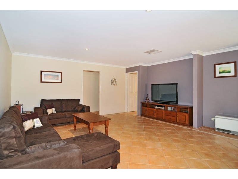 6 Brouwer Trail, Dudley Park WA 6210