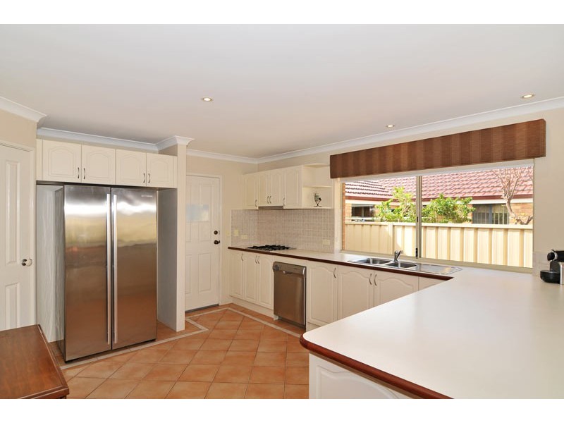 6 Brouwer Trail, Dudley Park WA 6210