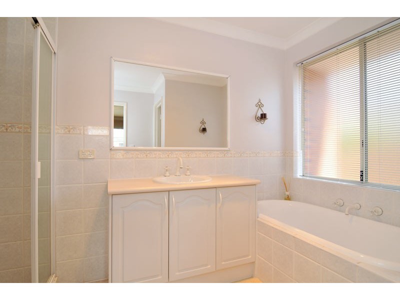 6 Brouwer Trail, Dudley Park WA 6210