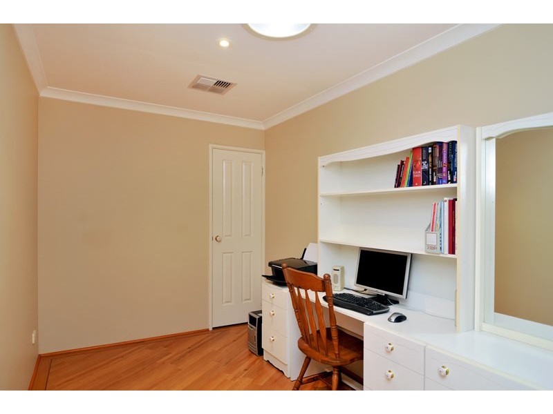 6 Brouwer Trail, Dudley Park WA 6210