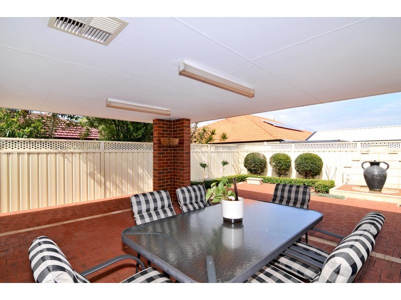 6 Brouwer Trail, Dudley Park WA 6210