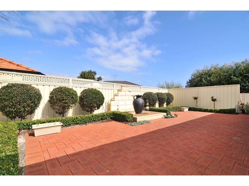 6 Brouwer Trail, Dudley Park WA 6210