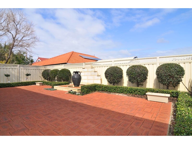 6 Brouwer Trail, Dudley Park WA 6210