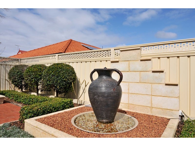 6 Brouwer Trail, Dudley Park WA 6210