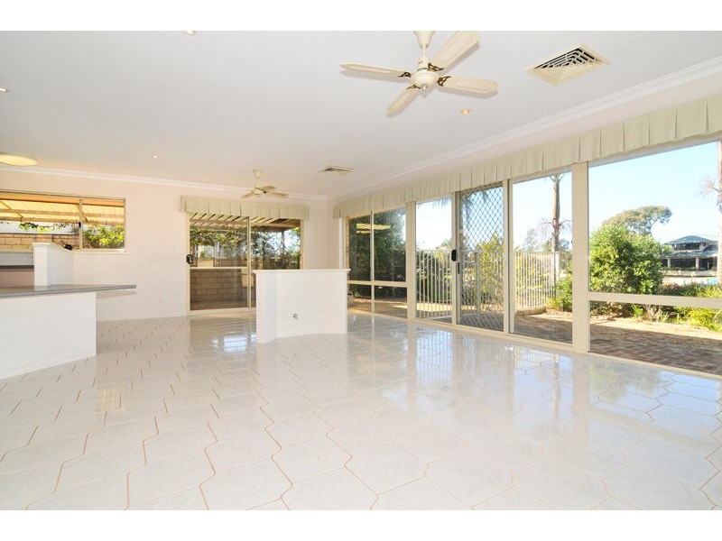 18 Heron Place, South Yunderup WA 6208