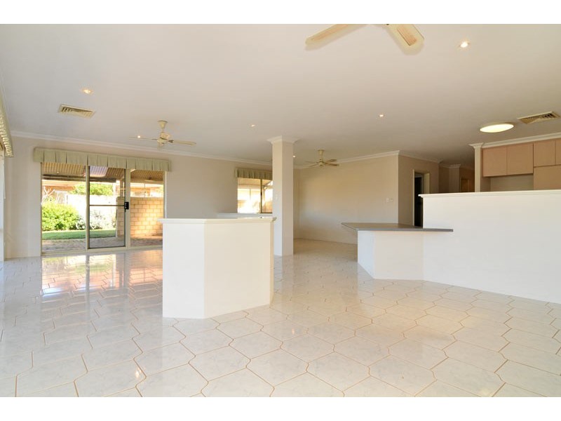 18 Heron Place, South Yunderup WA 6208