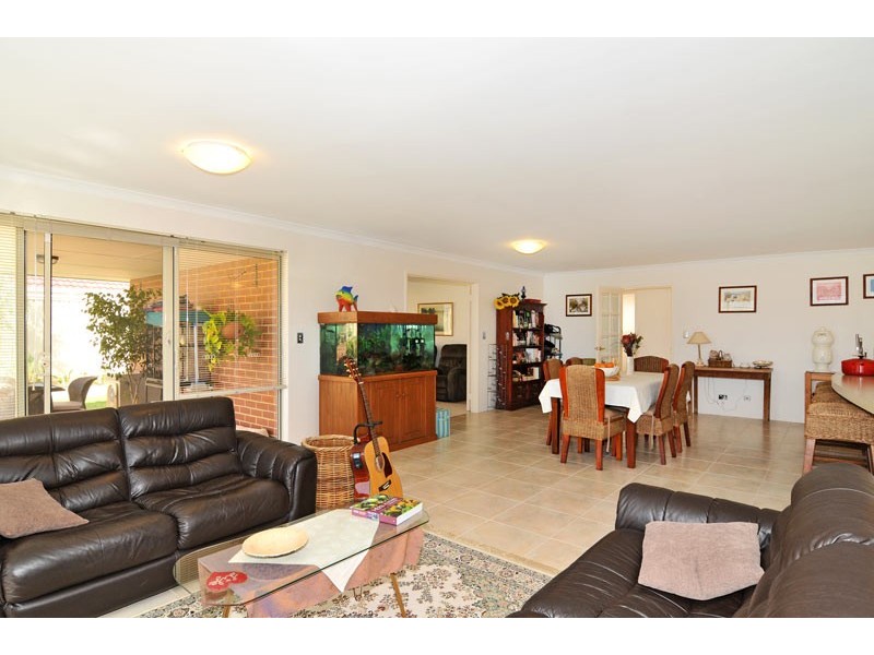 6 Dowerin Circuit, Lakelands WA 6180