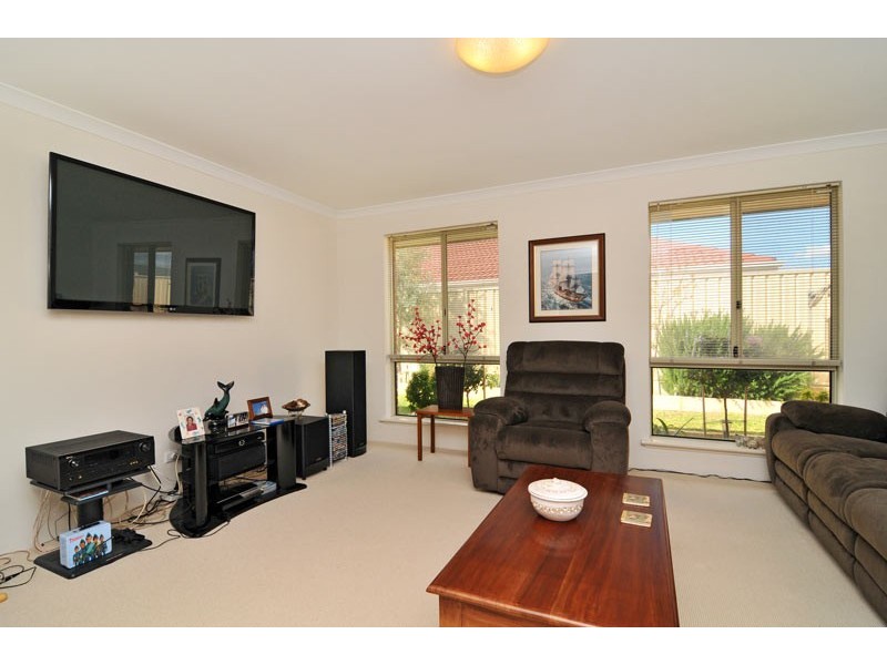 6 Dowerin Circuit, Lakelands WA 6180