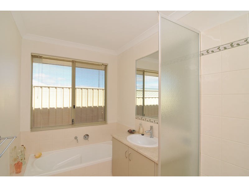 6 Dowerin Circuit, Lakelands WA 6180