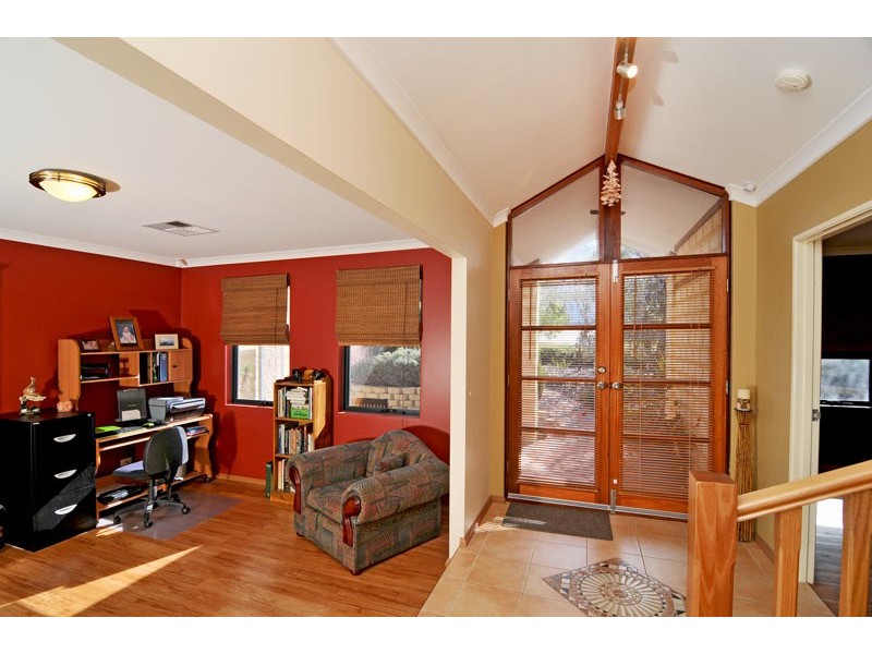 8 Nettle Place, Halls Head WA 6210