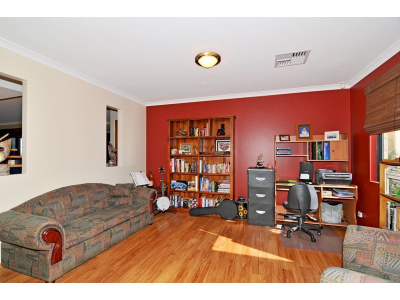 8 Nettle Place, Halls Head WA 6210