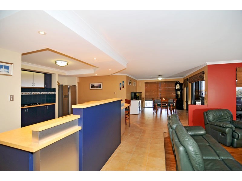 8 Nettle Place, Halls Head WA 6210