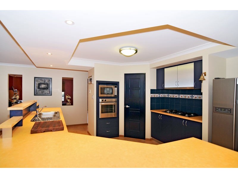 8 Nettle Place, Halls Head WA 6210