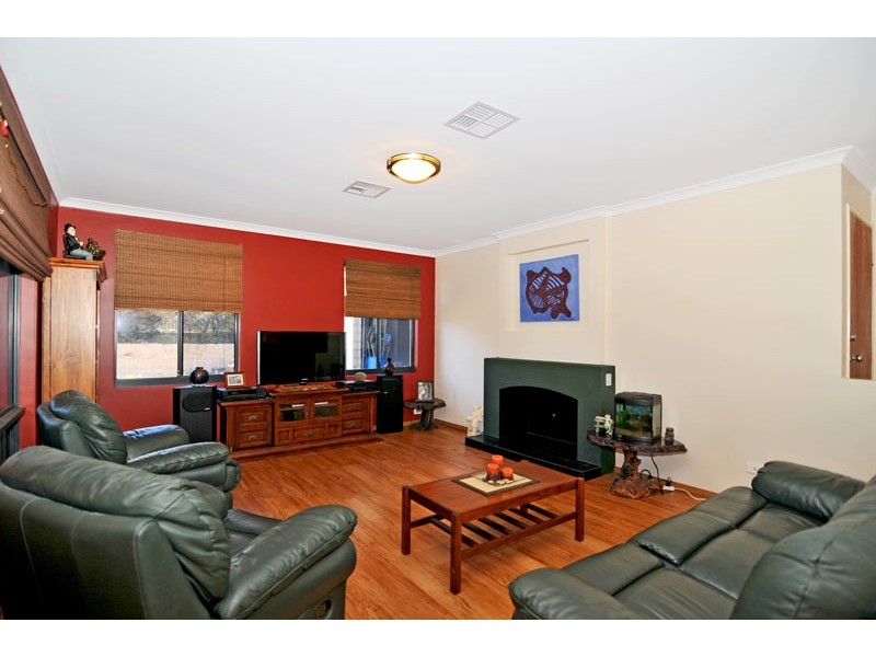 8 Nettle Place, Halls Head WA 6210