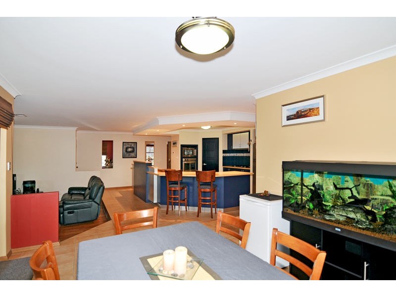 8 Nettle Place, Halls Head WA 6210