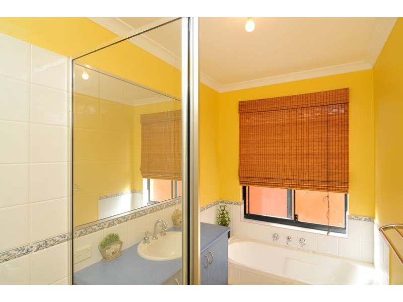 8 Nettle Place, Halls Head WA 6210