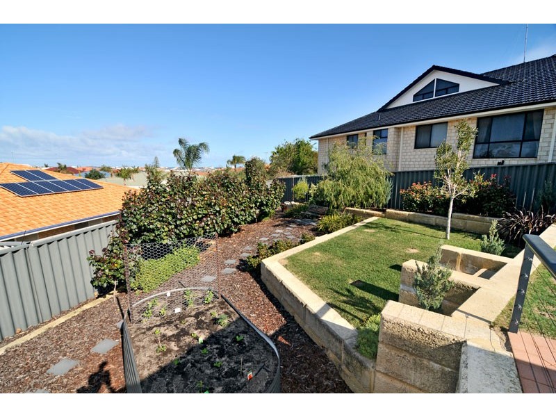 8 Nettle Place, Halls Head WA 6210