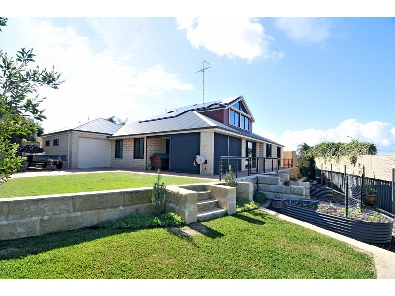 8 Nettle Place, Halls Head WA 6210