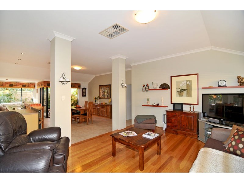 27 Darwin Terrace, Dudley Park WA 6210