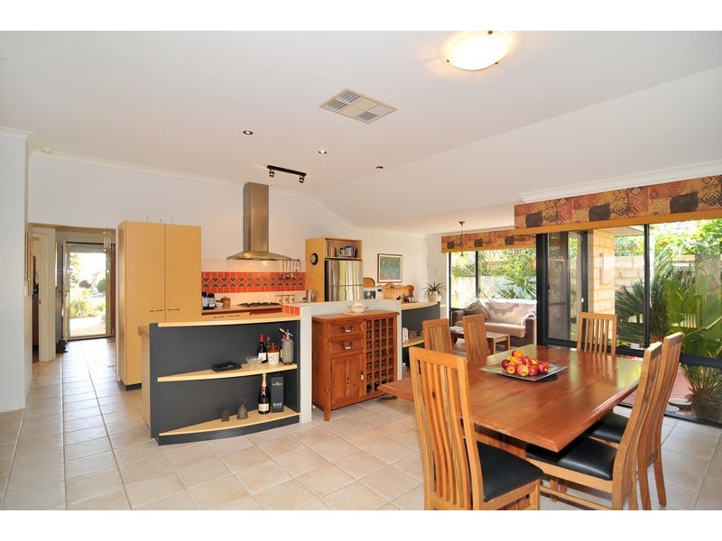 27 Darwin Terrace, Dudley Park WA 6210