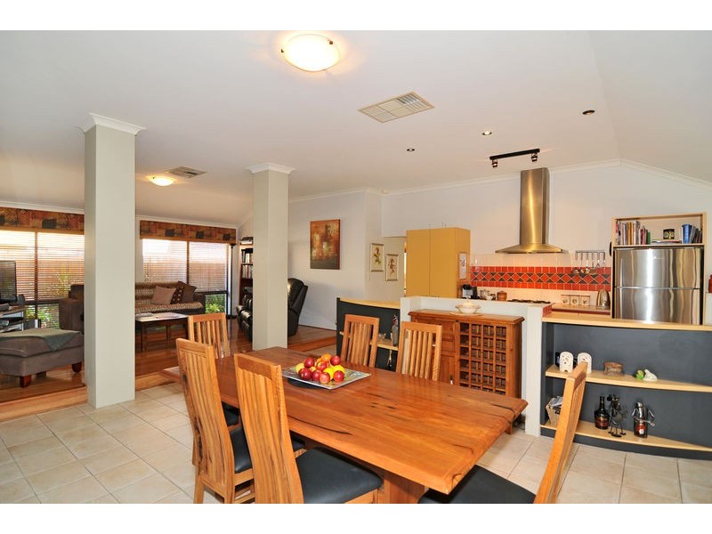 27 Darwin Terrace, Dudley Park WA 6210