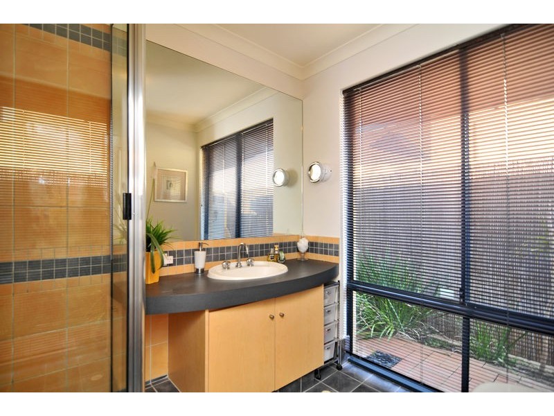 27 Darwin Terrace, Dudley Park WA 6210