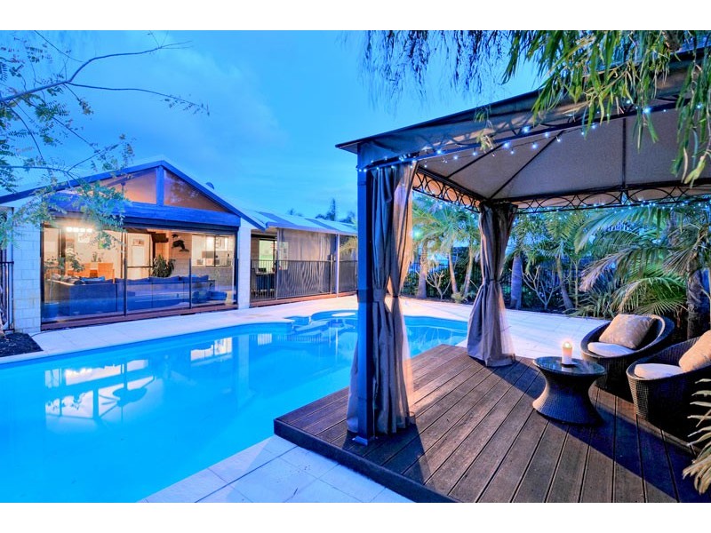 25 Macquarie Drive, Coodanup WA 6210