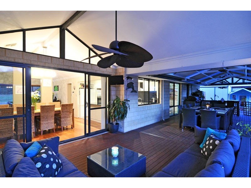 25 Macquarie Drive, Coodanup WA 6210