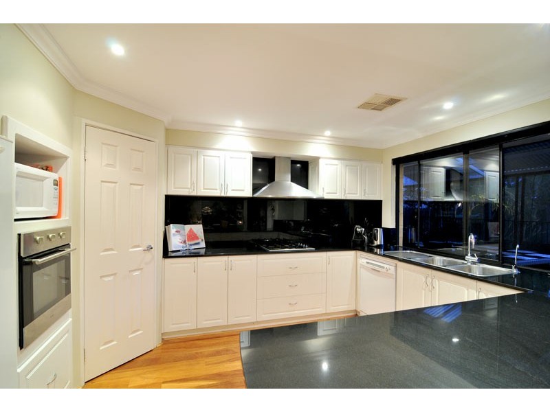 25 Macquarie Drive, Coodanup WA 6210
