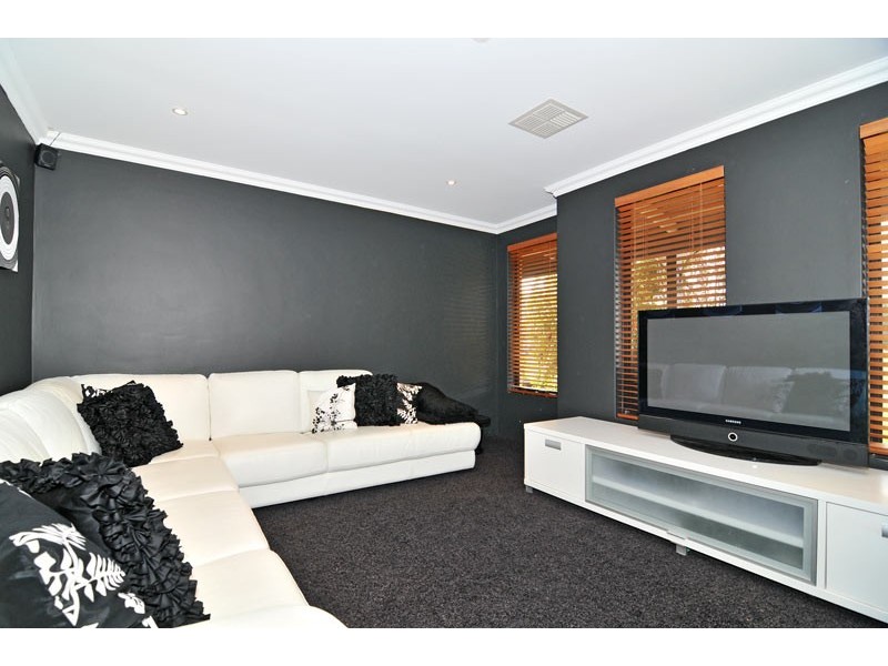 25 Macquarie Drive, Coodanup WA 6210