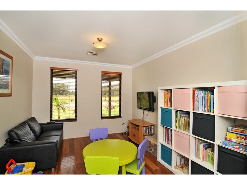 25 Macquarie Drive, Coodanup WA 6210