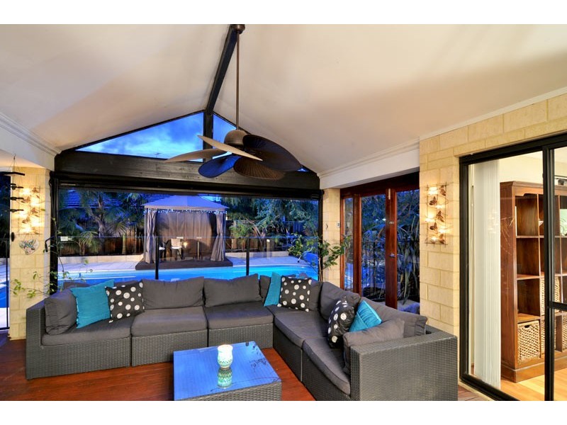 25 Macquarie Drive, Coodanup WA 6210