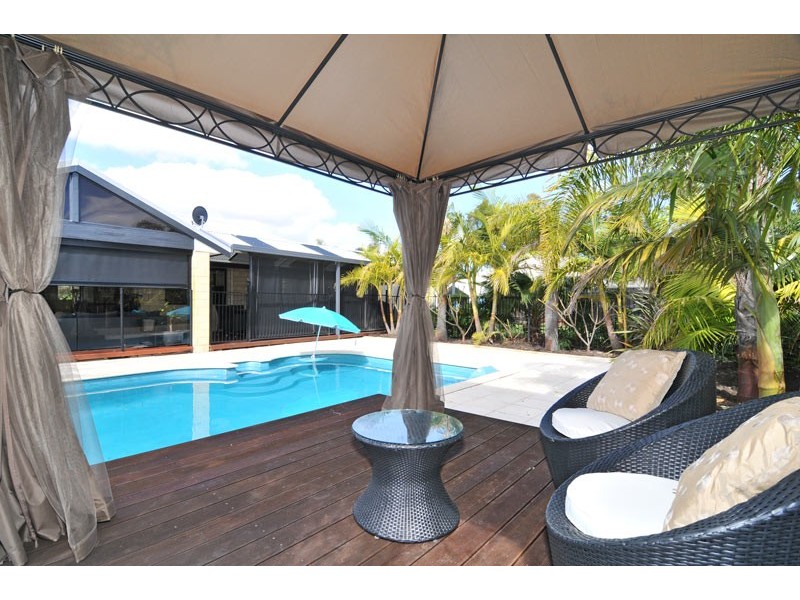 25 Macquarie Drive, Coodanup WA 6210