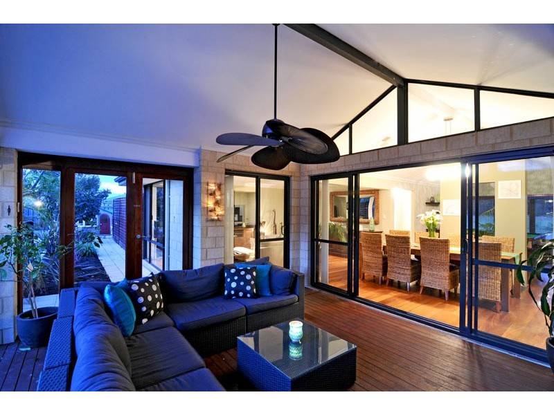 25 Macquarie Drive, Coodanup WA 6210