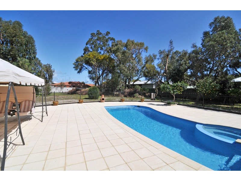 10 Hopevale Place, Erskine WA 6210