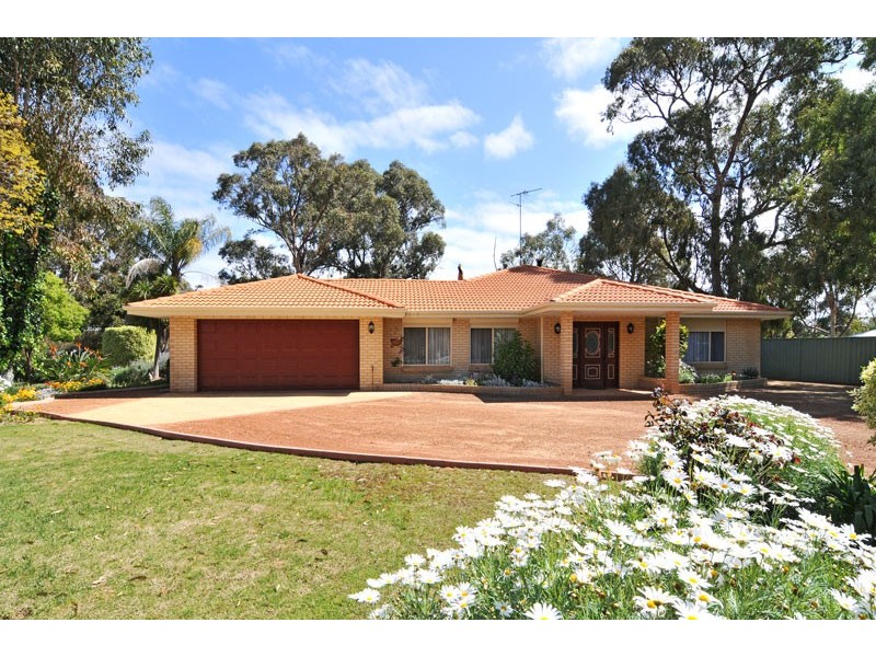 5 Maclean Way, Greenfields WA 6210