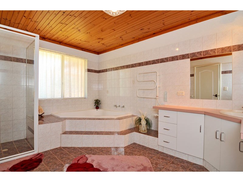 5 Maclean Way, Greenfields WA 6210