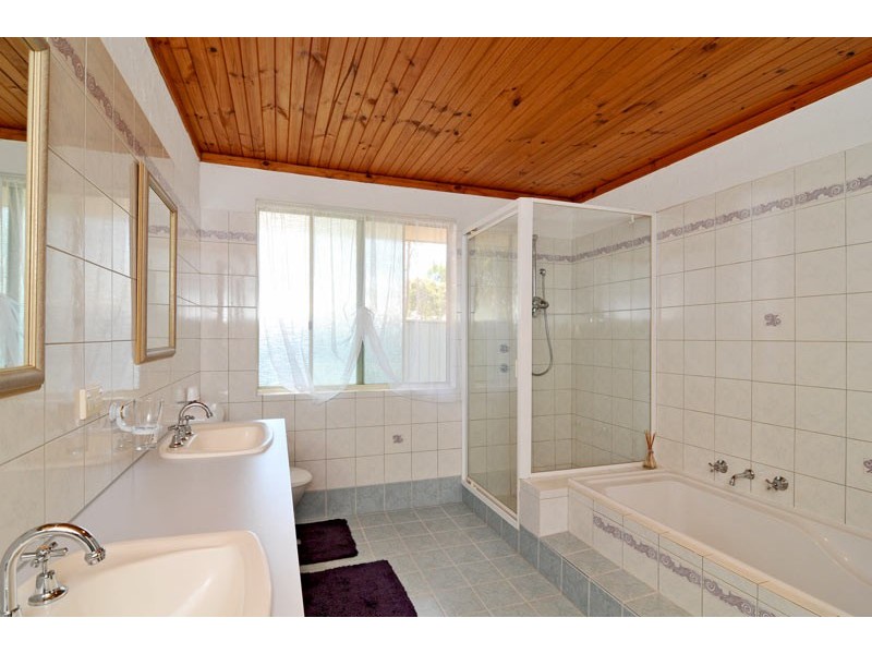 5 Maclean Way, Greenfields WA 6210