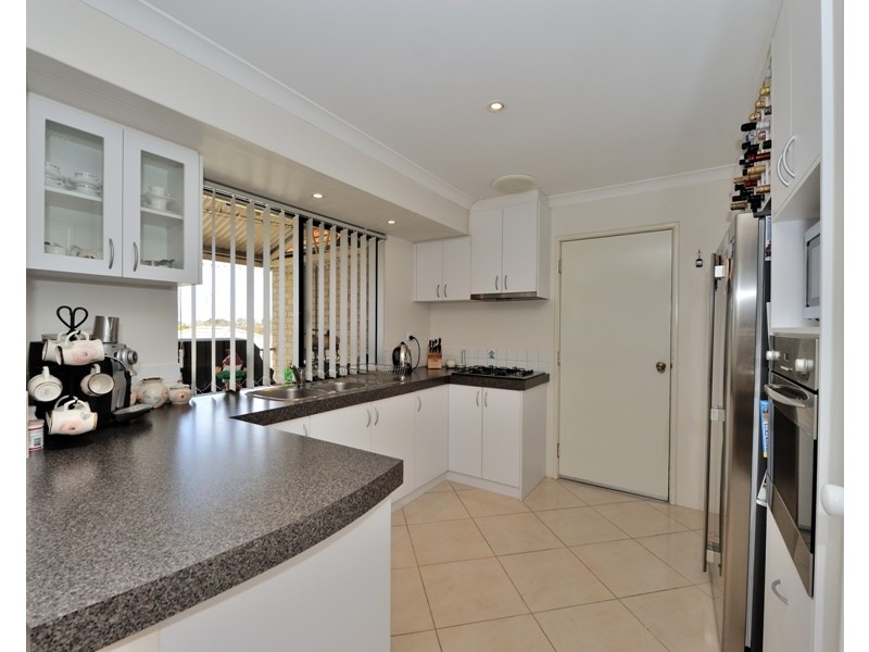 10 Lambourne Place, Halls Head WA 6210