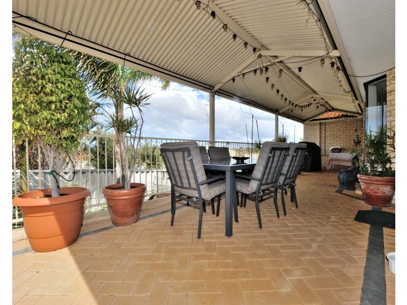 10 Lambourne Place, Halls Head WA 6210