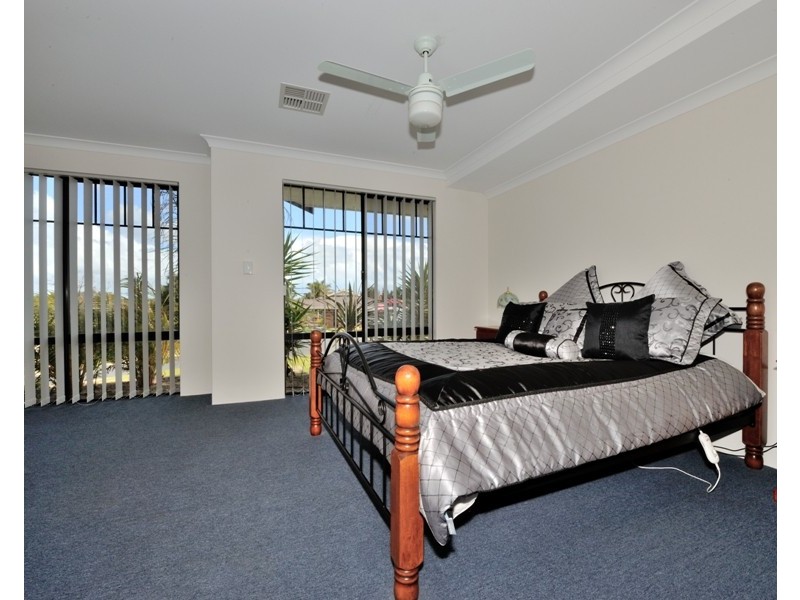 10 Lambourne Place, Halls Head WA 6210