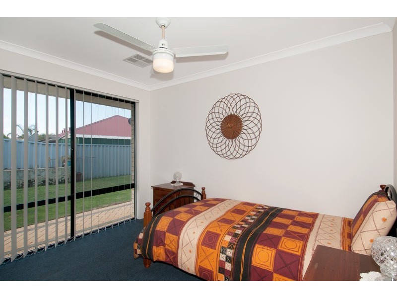 10 Lambourne Place, Halls Head WA 6210