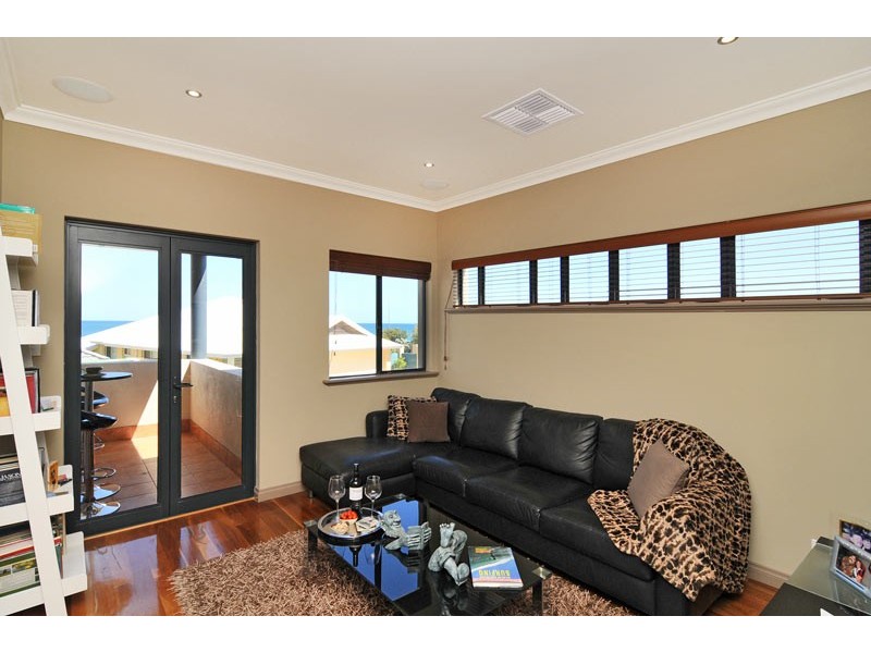 5A Pinnace Court, Halls Head WA 6210