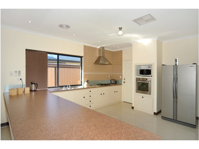 19 Tamar Break, Madora Bay WA 6210