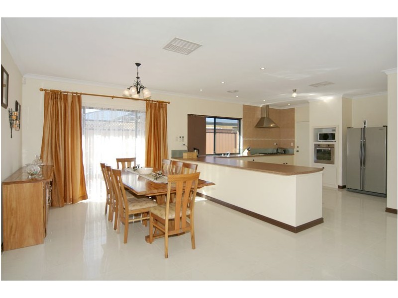 19 Tamar Break, Madora Bay WA 6210