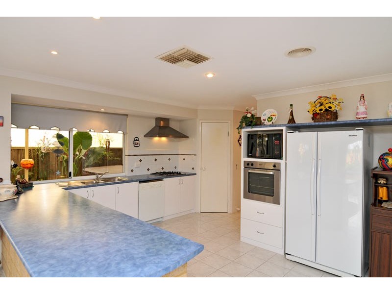 166 Peelwood Parade, Halls Head WA 6210