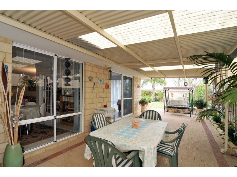 166 Peelwood Parade, Halls Head WA 6210