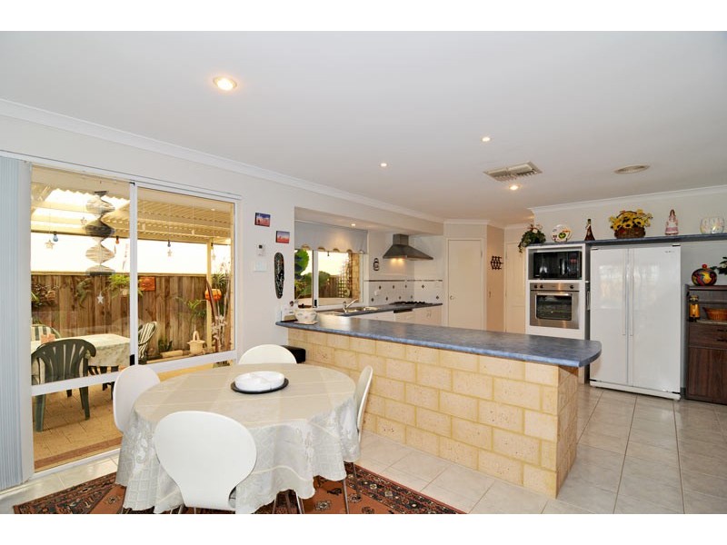 166 Peelwood Parade, Halls Head WA 6210