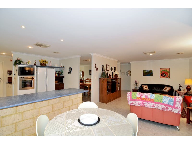 166 Peelwood Parade, Halls Head WA 6210