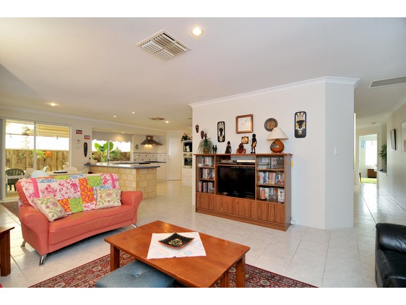 166 Peelwood Parade, Halls Head WA 6210